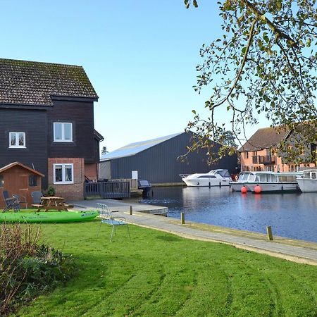 Villa Davids Island à Wroxham Extérieur photo