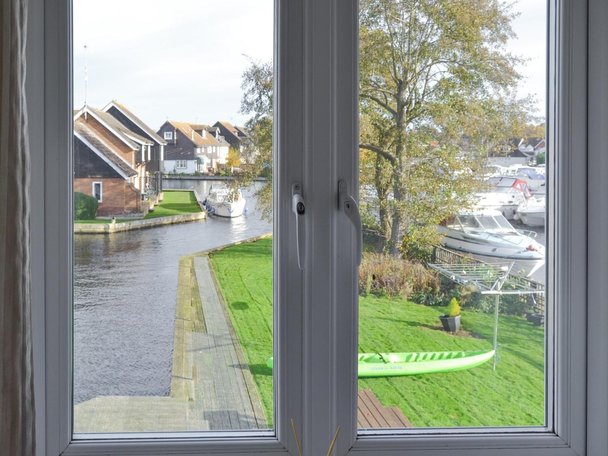 Villa Davids Island à Wroxham Extérieur photo