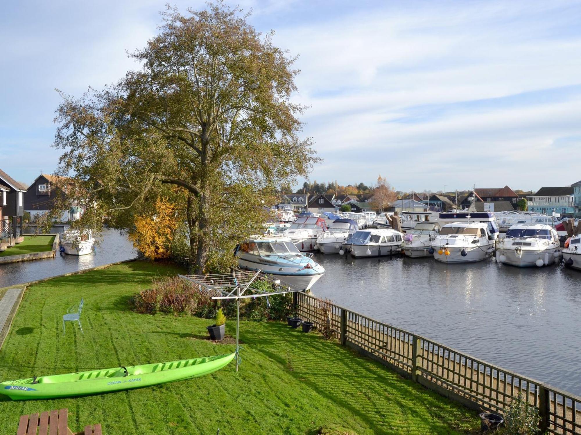Villa Davids Island à Wroxham Extérieur photo