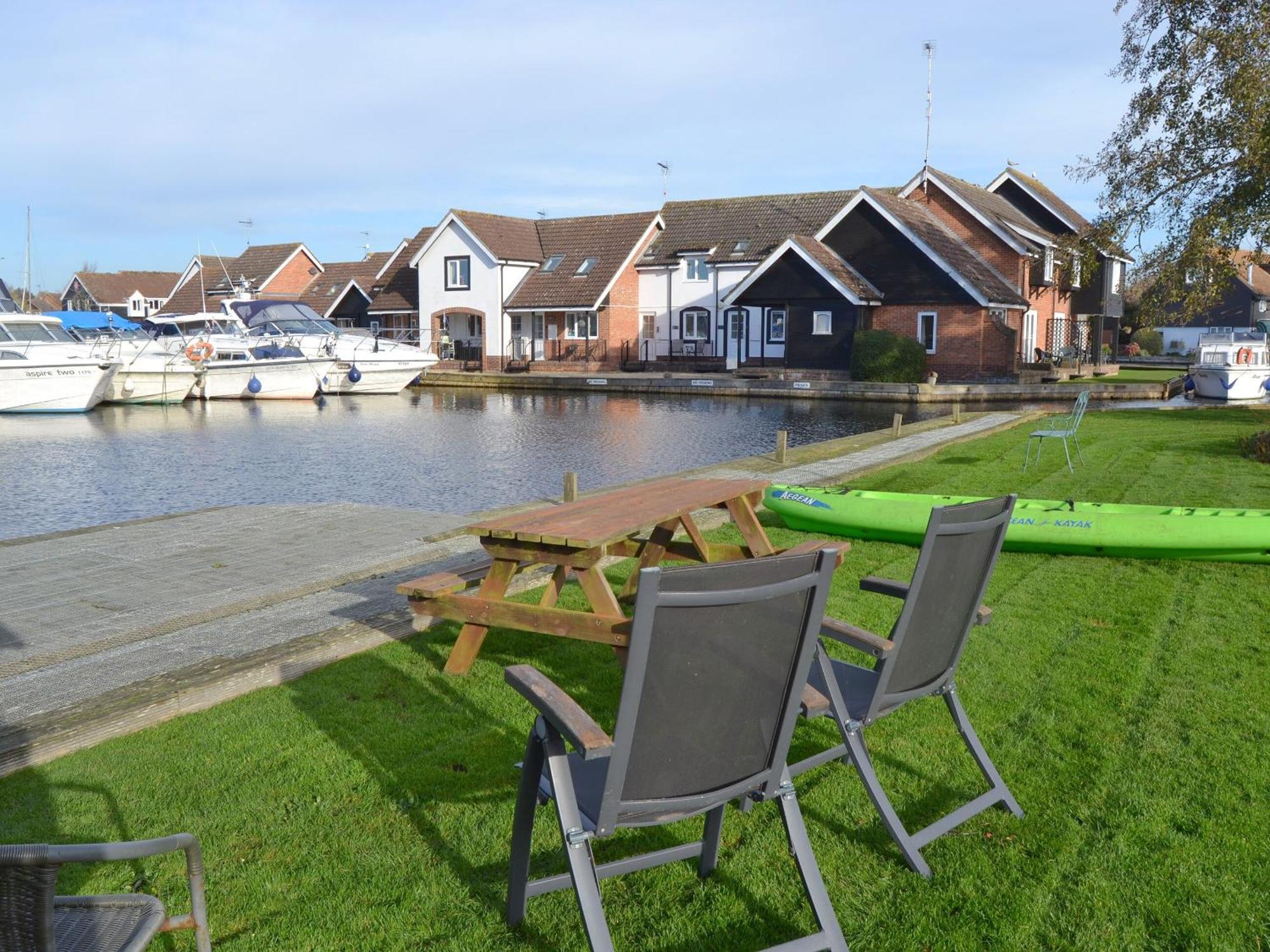 Villa Davids Island à Wroxham Extérieur photo